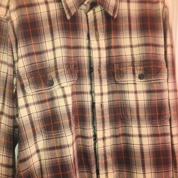 Buttoned shirt - Picture 2 of 3